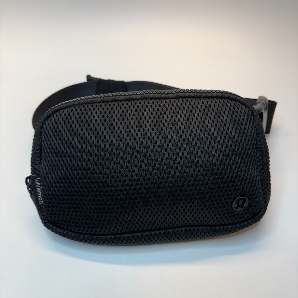 LULULEMON Womens Everywhere Black Belt Bag Neoprene Knit Mesh Fabric One Size